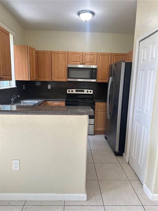 For Sale: $280,000 (4 beds, 3 baths, 1423 Square Feet)