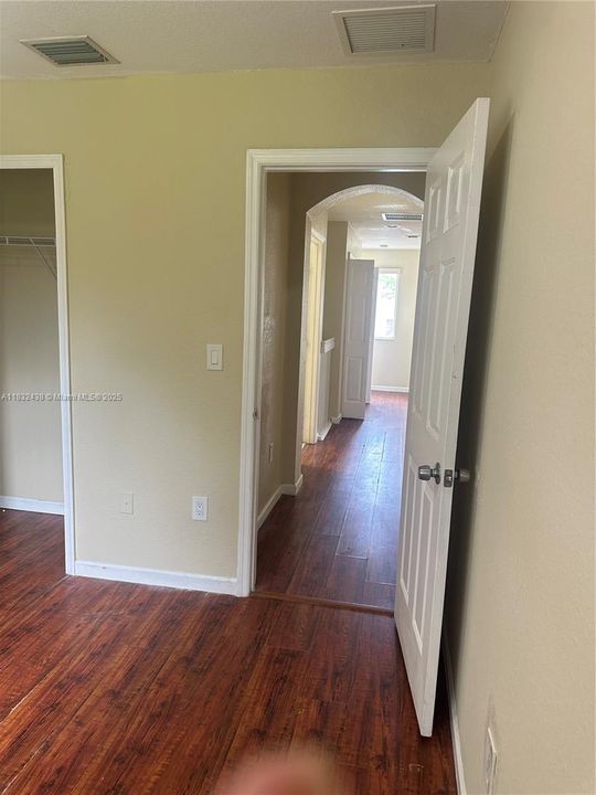 For Sale: $280,000 (4 beds, 3 baths, 1423 Square Feet)