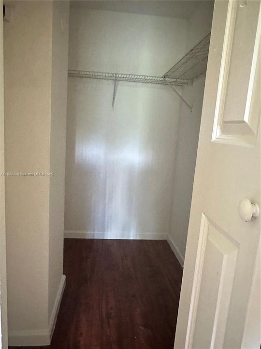 For Sale: $280,000 (4 beds, 3 baths, 1423 Square Feet)