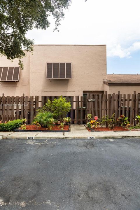 For Sale: $495,000 (3 beds, 2 baths, 1588 Square Feet)