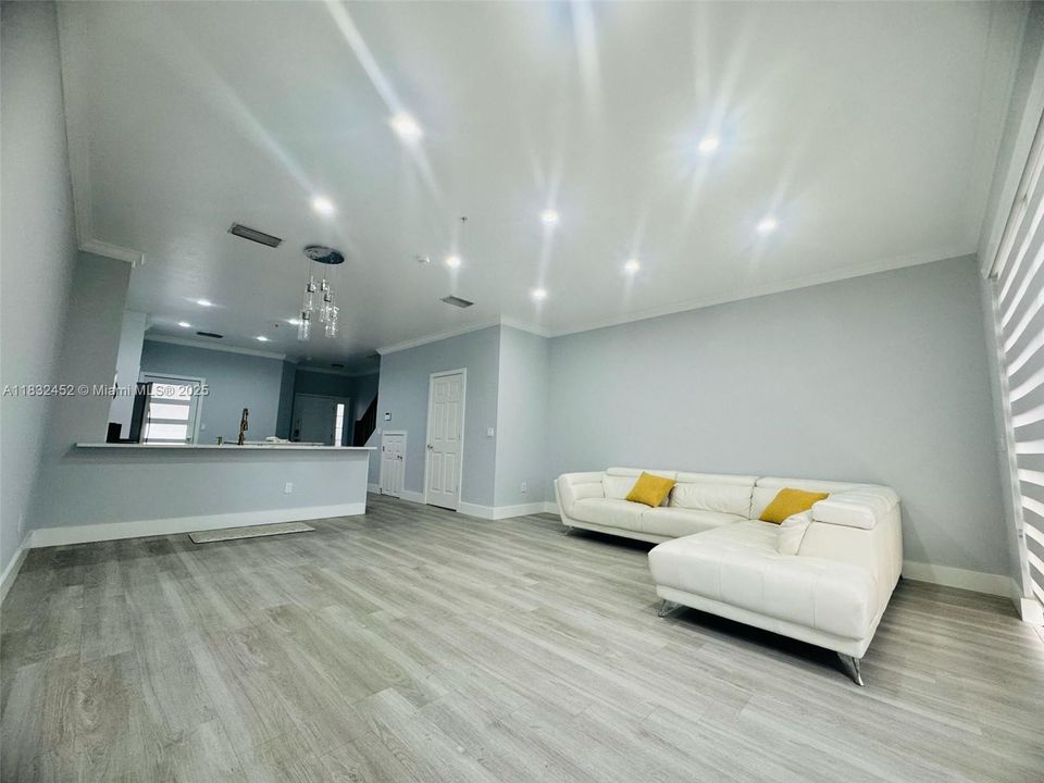 Recently Rented: $2,300 (3 beds, 2 baths, 0 Square Feet)