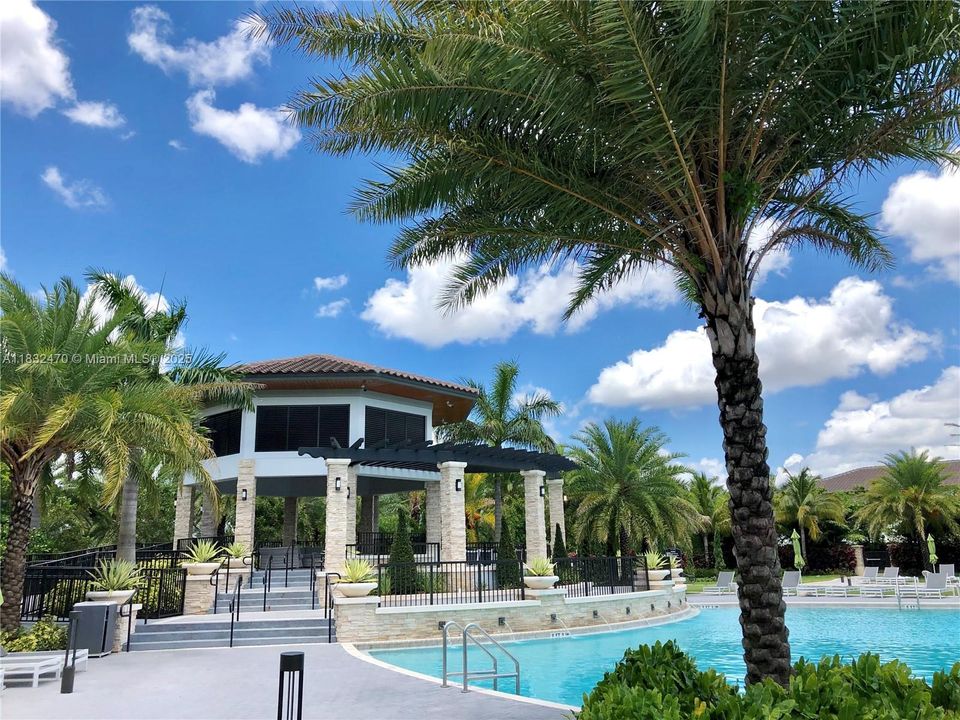 For Sale: $460,000 (3 beds, 2 baths, 1236 Square Feet)