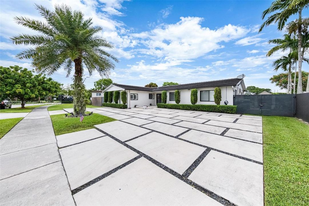 Recently Sold: $1,250,000 (4 beds, 2 baths, 2084 Square Feet)