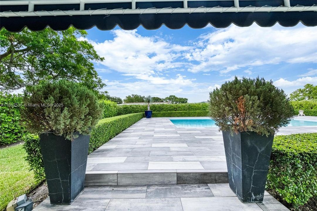 Recently Sold: $1,250,000 (4 beds, 2 baths, 2084 Square Feet)