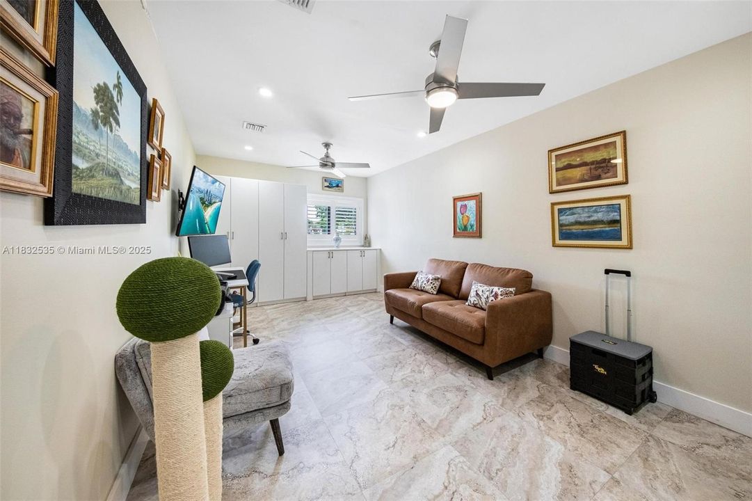 Recently Sold: $1,250,000 (4 beds, 2 baths, 2084 Square Feet)