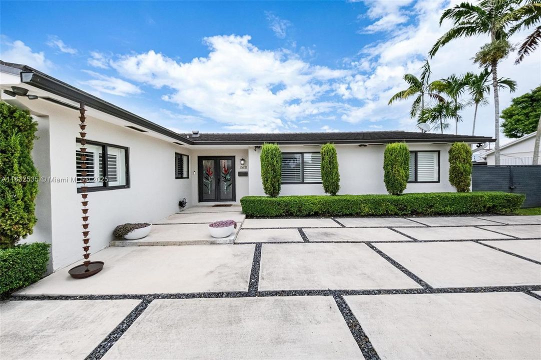 Recently Sold: $1,250,000 (4 beds, 2 baths, 2084 Square Feet)