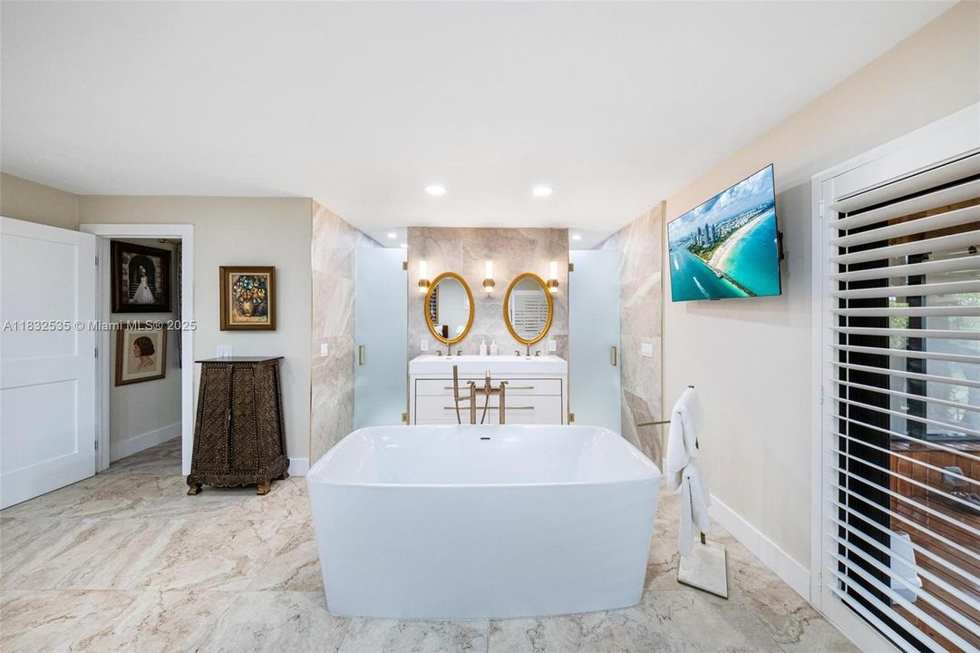 Recently Sold: $1,250,000 (4 beds, 2 baths, 2084 Square Feet)