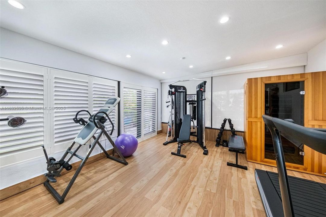 Recently Sold: $1,250,000 (4 beds, 2 baths, 2084 Square Feet)