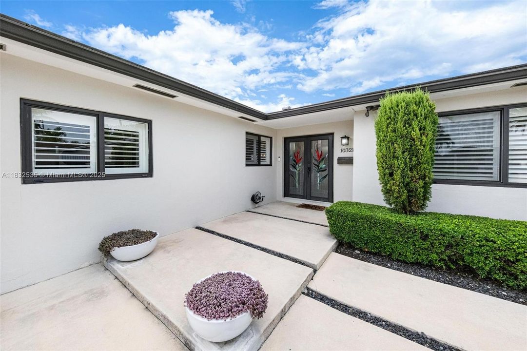 Recently Sold: $1,250,000 (4 beds, 2 baths, 2084 Square Feet)