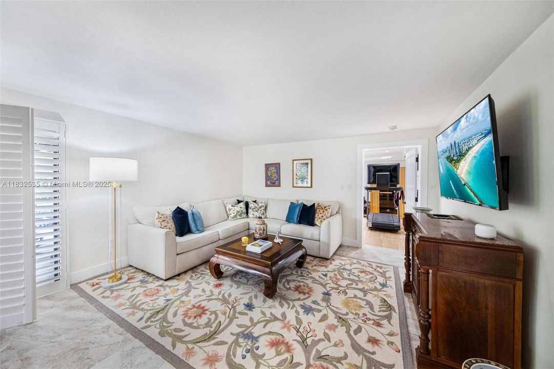 Recently Sold: $1,250,000 (4 beds, 2 baths, 2084 Square Feet)