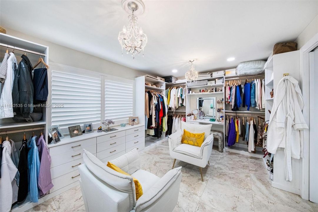 Recently Sold: $1,250,000 (4 beds, 2 baths, 2084 Square Feet)