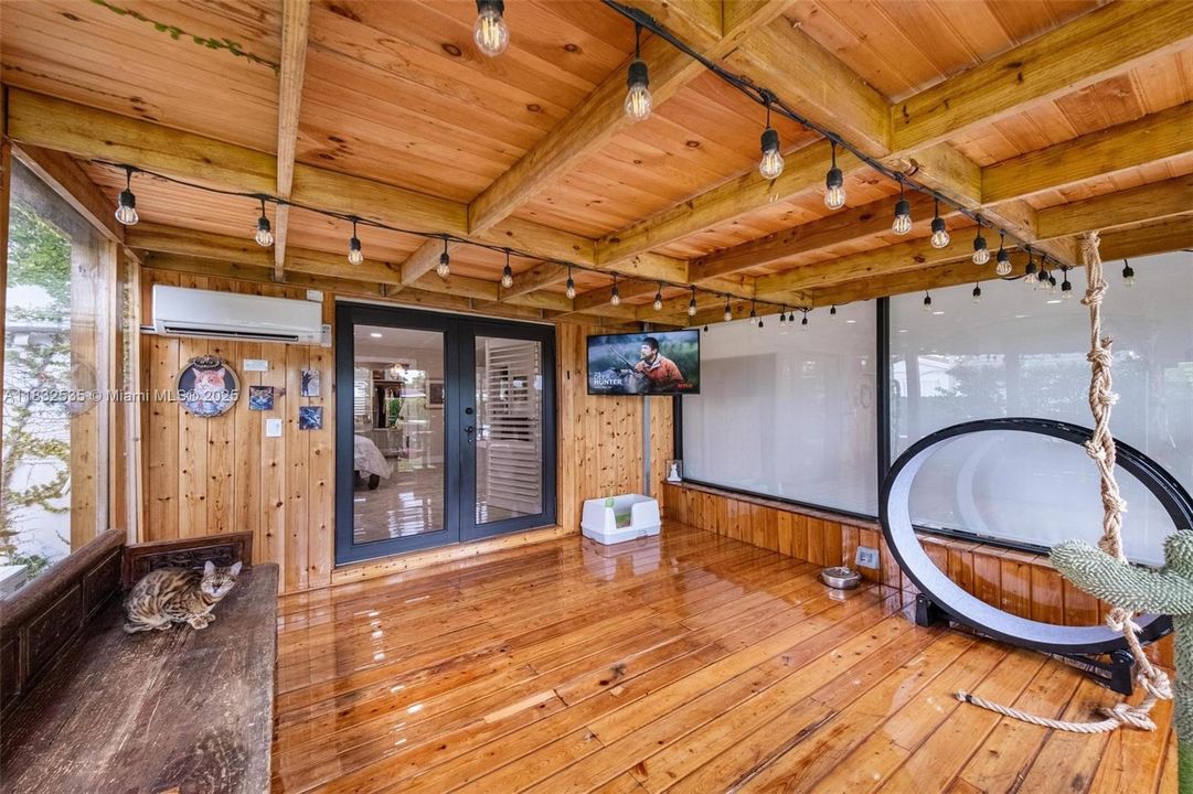 Recently Sold: $1,250,000 (4 beds, 2 baths, 2084 Square Feet)