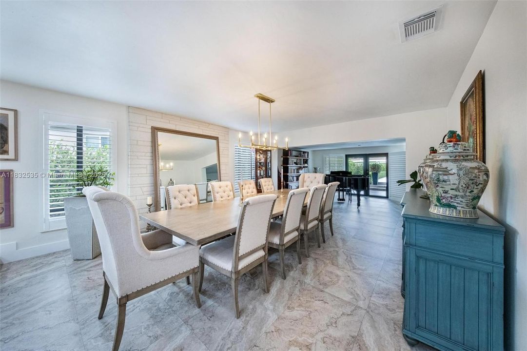 Recently Sold: $1,250,000 (4 beds, 2 baths, 2084 Square Feet)