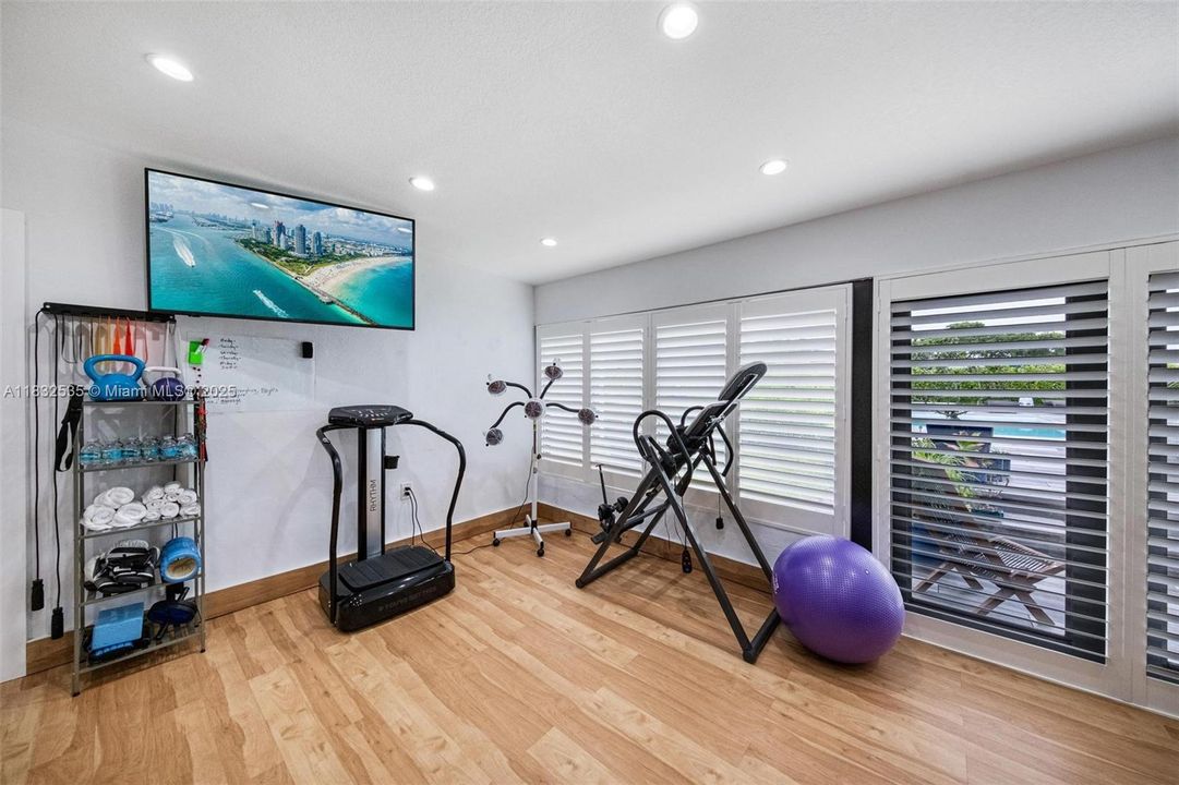 Recently Sold: $1,250,000 (4 beds, 2 baths, 2084 Square Feet)