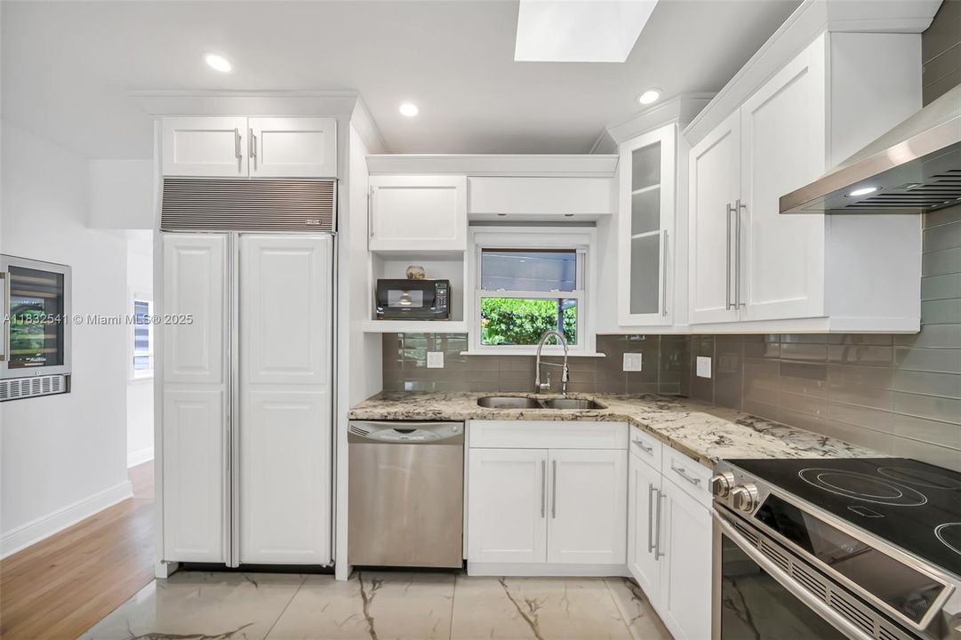 最近租的: $4,350 (3 贝兹, 2 浴室, 1296 平方英尺)