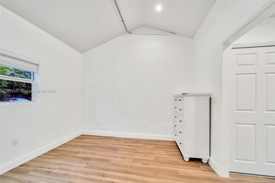 最近租的: $4,350 (3 贝兹, 2 浴室, 1296 平方英尺)