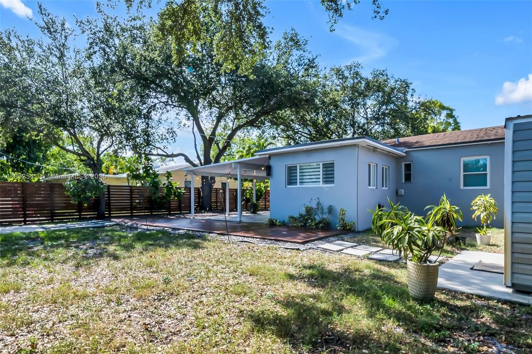 最近租的: $4,350 (3 贝兹, 2 浴室, 1296 平方英尺)