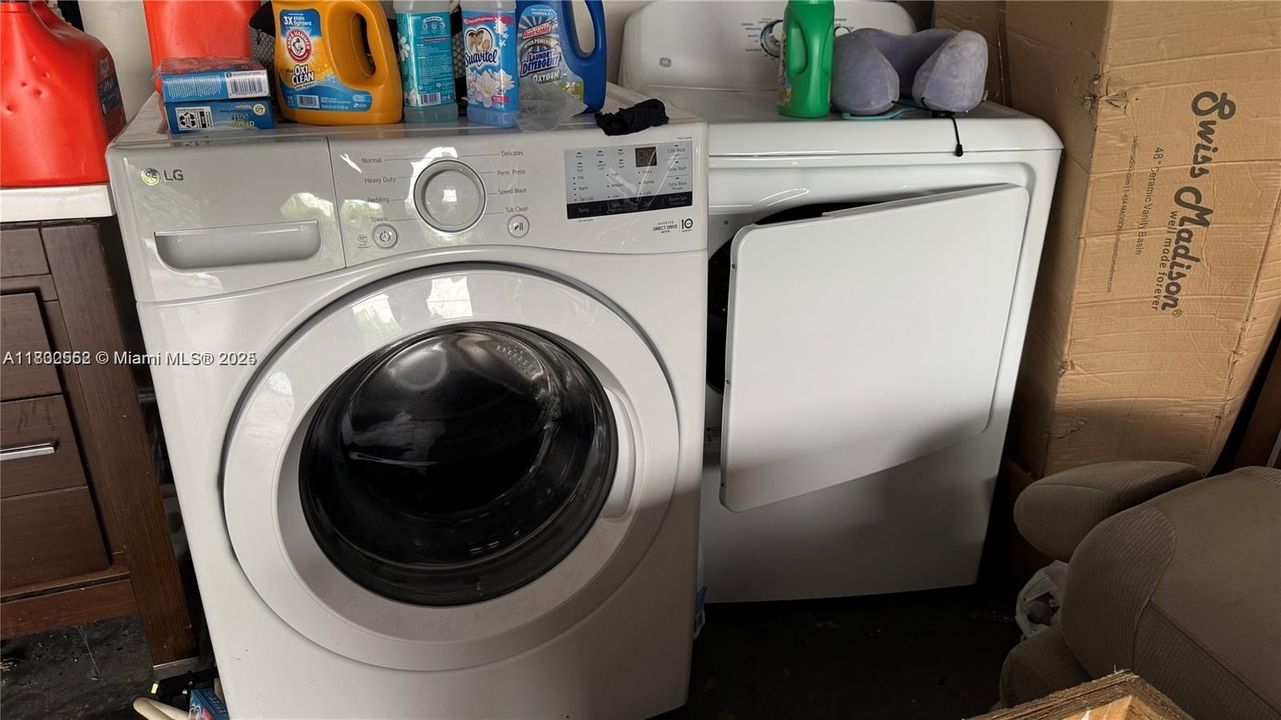 Recently Rented: $3,600 (3 beds, 2 baths, 1481 Square Feet)