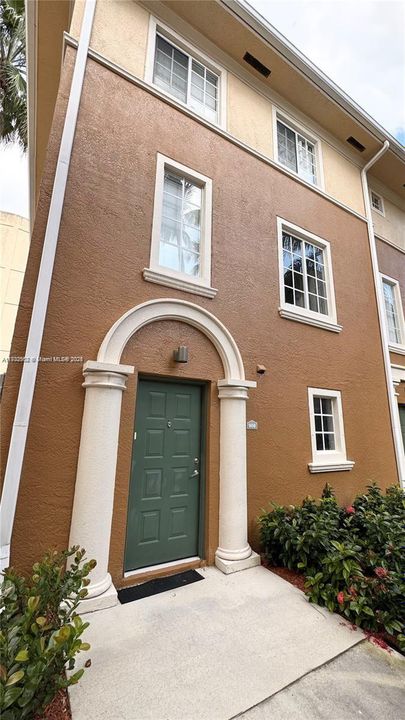 Recently Rented: $3,600 (3 beds, 2 baths, 1481 Square Feet)