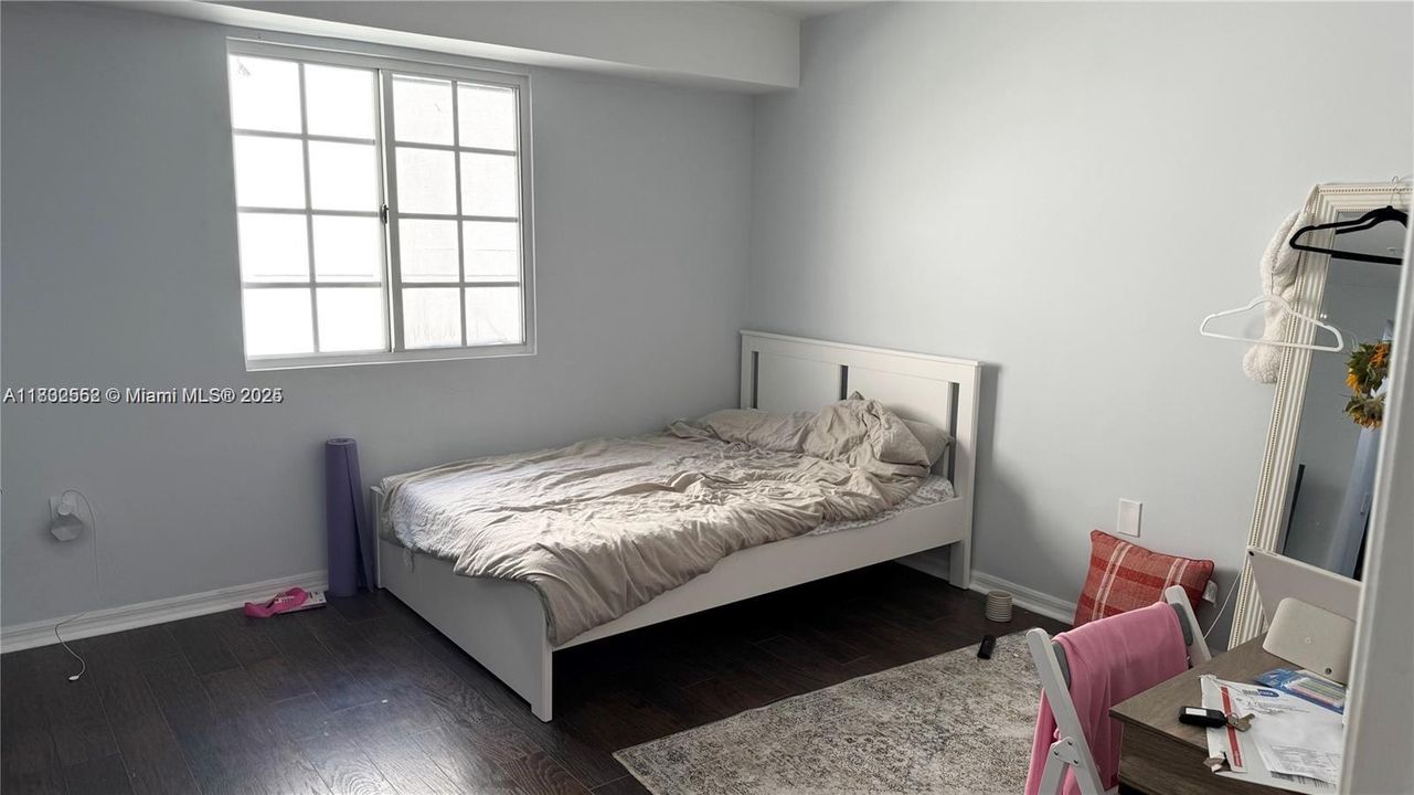 Recently Rented: $3,600 (3 beds, 2 baths, 1481 Square Feet)