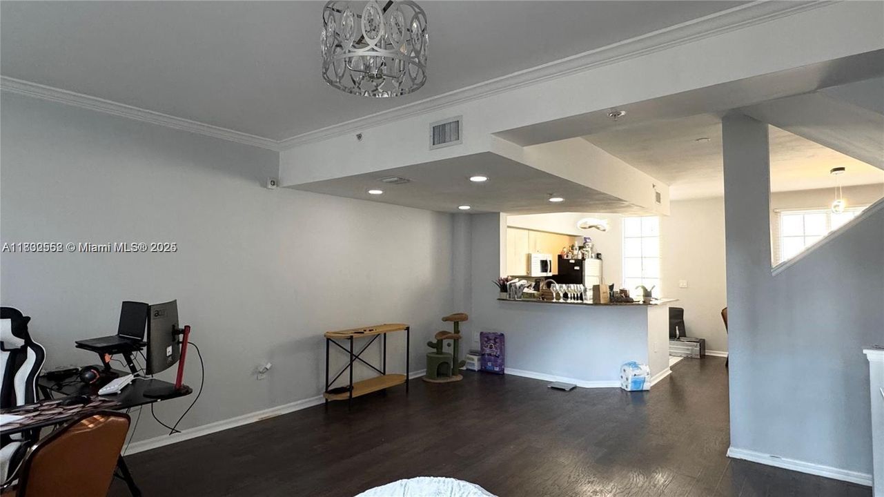 Recently Rented: $3,600 (3 beds, 2 baths, 1481 Square Feet)