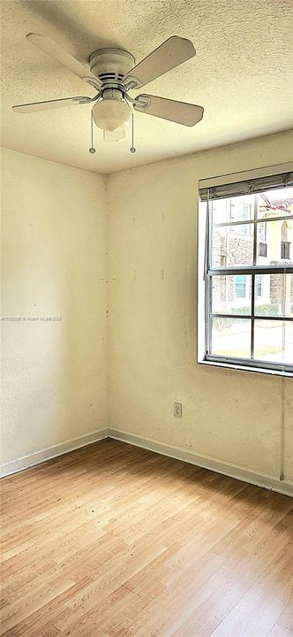 待售: $265,900 (3 贝兹, 2 浴室, 1062 平方英尺)