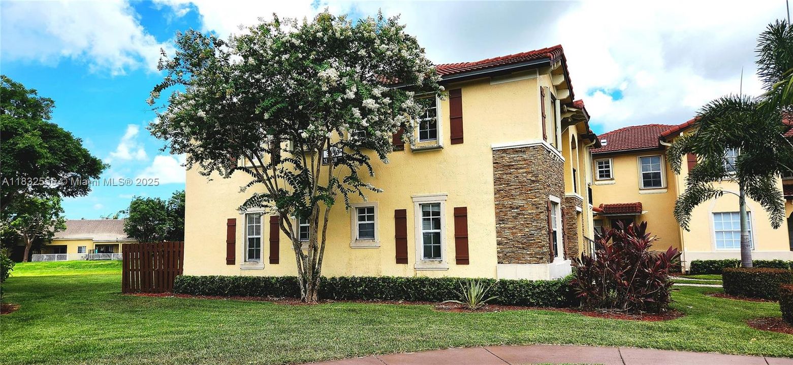 待售: $265,900 (3 贝兹, 2 浴室, 1062 平方英尺)