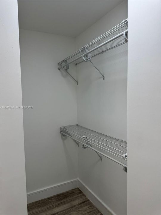 For Sale: $215,000 (1 beds, 1 baths, 740 Square Feet)