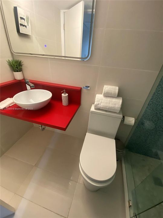 待售: $139,000 (1 贝兹, 1 浴室, 410 平方英尺)