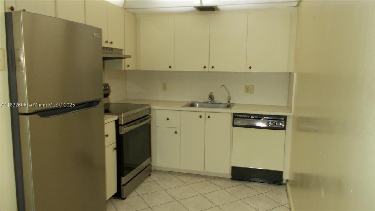На продажу: $125,000 (2 спален, 1 ванн, 953 Квадратных фут)