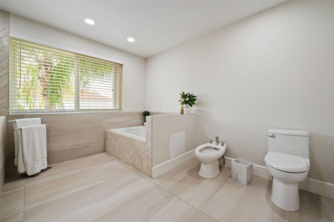 Active With Contract: $1,375,000 (6 beds, 4 baths, 3305 Square Feet)