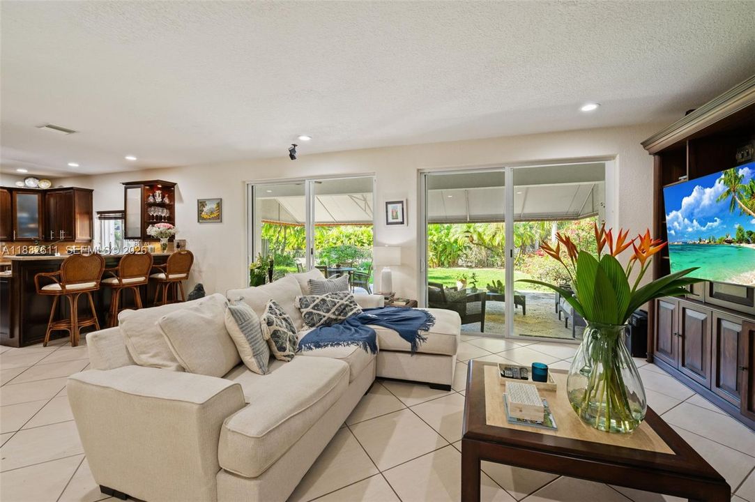 Active With Contract: $1,375,000 (6 beds, 4 baths, 3305 Square Feet)