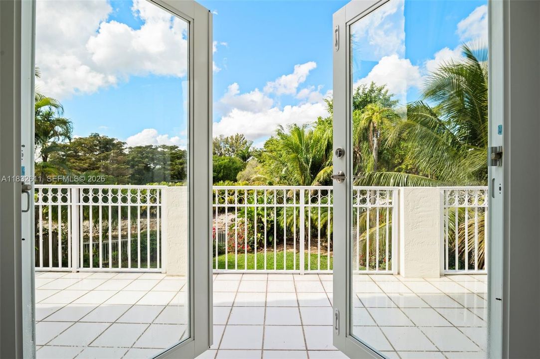 Active With Contract: $1,375,000 (6 beds, 4 baths, 3305 Square Feet)