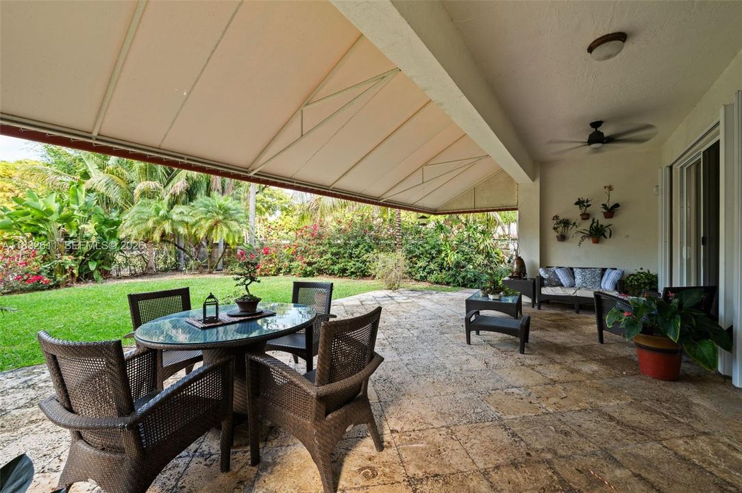 Active With Contract: $1,375,000 (6 beds, 4 baths, 3305 Square Feet)