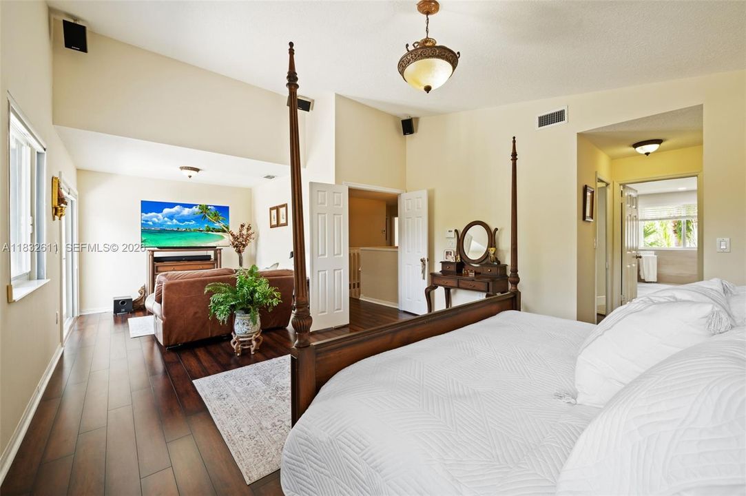 Active With Contract: $1,375,000 (6 beds, 4 baths, 3305 Square Feet)