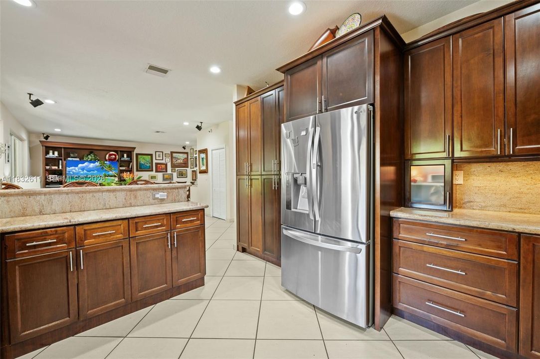 Active With Contract: $1,375,000 (6 beds, 4 baths, 3305 Square Feet)