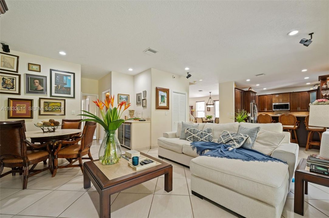 Active With Contract: $1,375,000 (6 beds, 4 baths, 3305 Square Feet)