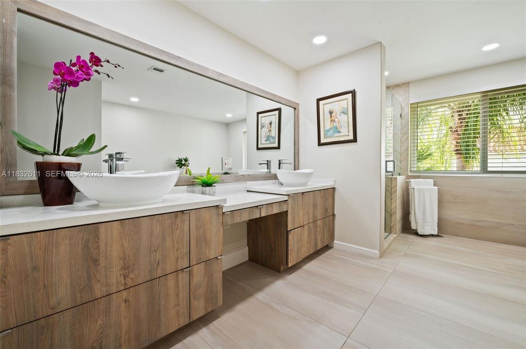 Active With Contract: $1,375,000 (6 beds, 4 baths, 3305 Square Feet)