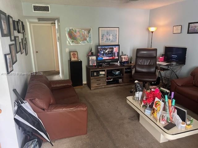 合同活跃: $110,000 (2 贝兹, 1 浴室, 798 平方英尺)