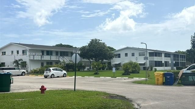 合同活跃: $110,000 (2 贝兹, 1 浴室, 798 平方英尺)