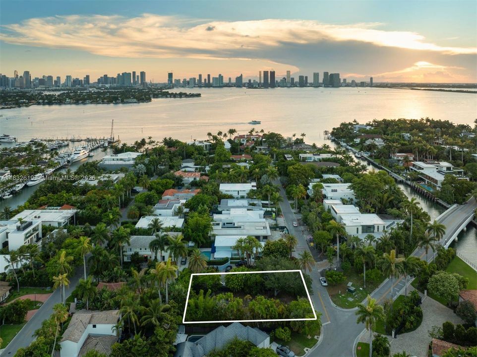 En Venta: $4,500,000 (0.17 acres)