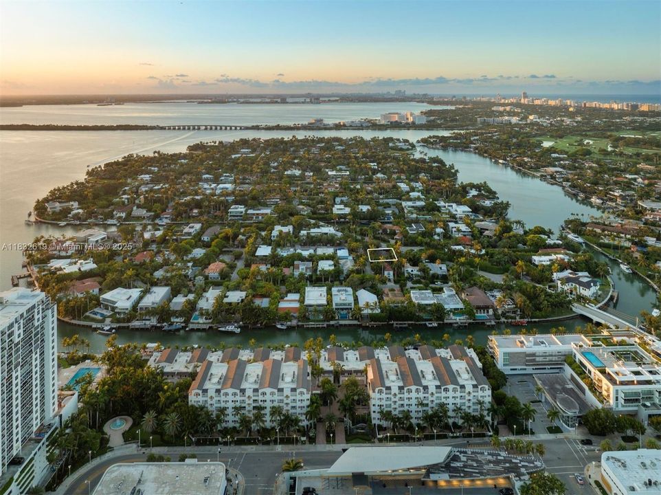 En Venta: $4,500,000 (0.17 acres)