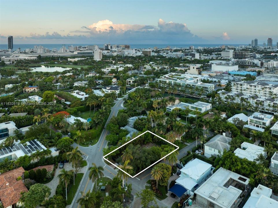 En Venta: $4,500,000 (0.17 acres)