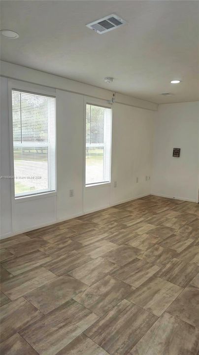 En Venta: $245,000 (3 camas, 2 baños, 1000 Pies cuadrados)