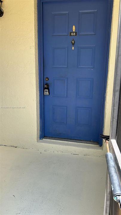 Active With Contract: $249,000 (2 beds, 2 baths, 946 Square Feet)