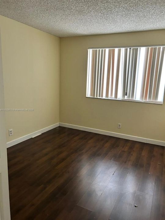 Active With Contract: $249,000 (2 beds, 2 baths, 946 Square Feet)