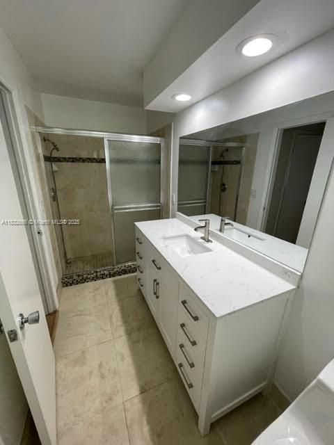 合同活跃: $3,595 (4 贝兹, 2 浴室, 1740 平方英尺)