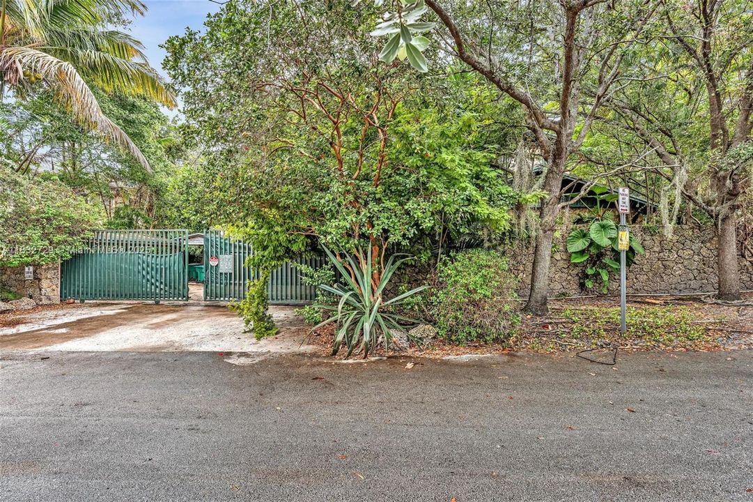 For Sale: $3,100,000 (4 beds, 2 baths, 2056 Square Feet)