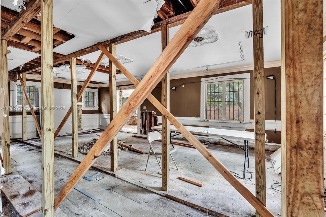 For Sale: $3,100,000 (4 beds, 2 baths, 2056 Square Feet)