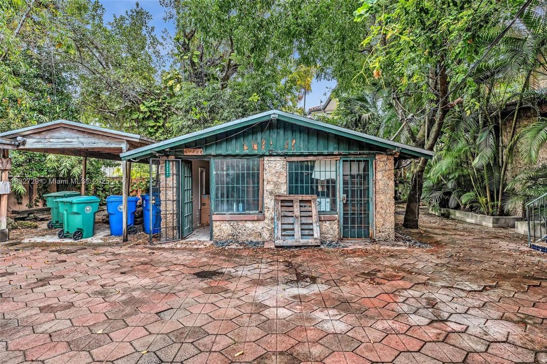 For Sale: $3,100,000 (4 beds, 2 baths, 2056 Square Feet)